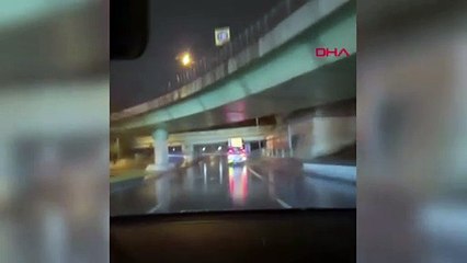 İstanbul'un ''vukuatlı'' üst geçidinde yine kaza