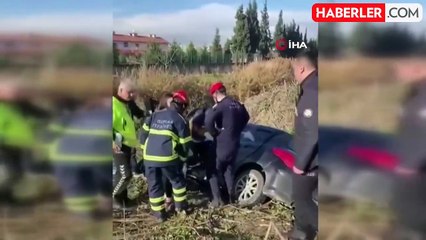 Kırmızı Işık İhlali Sonucu Kamyonet Otomobile Çarptı, 2 Yaralı