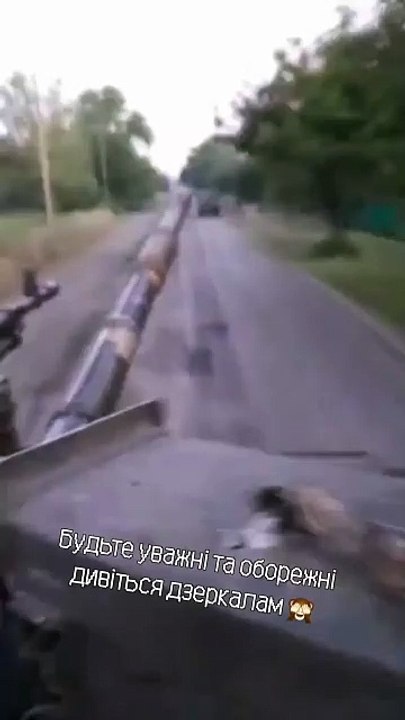 Ukrainian tank returning from a combat mission crashed into a APC