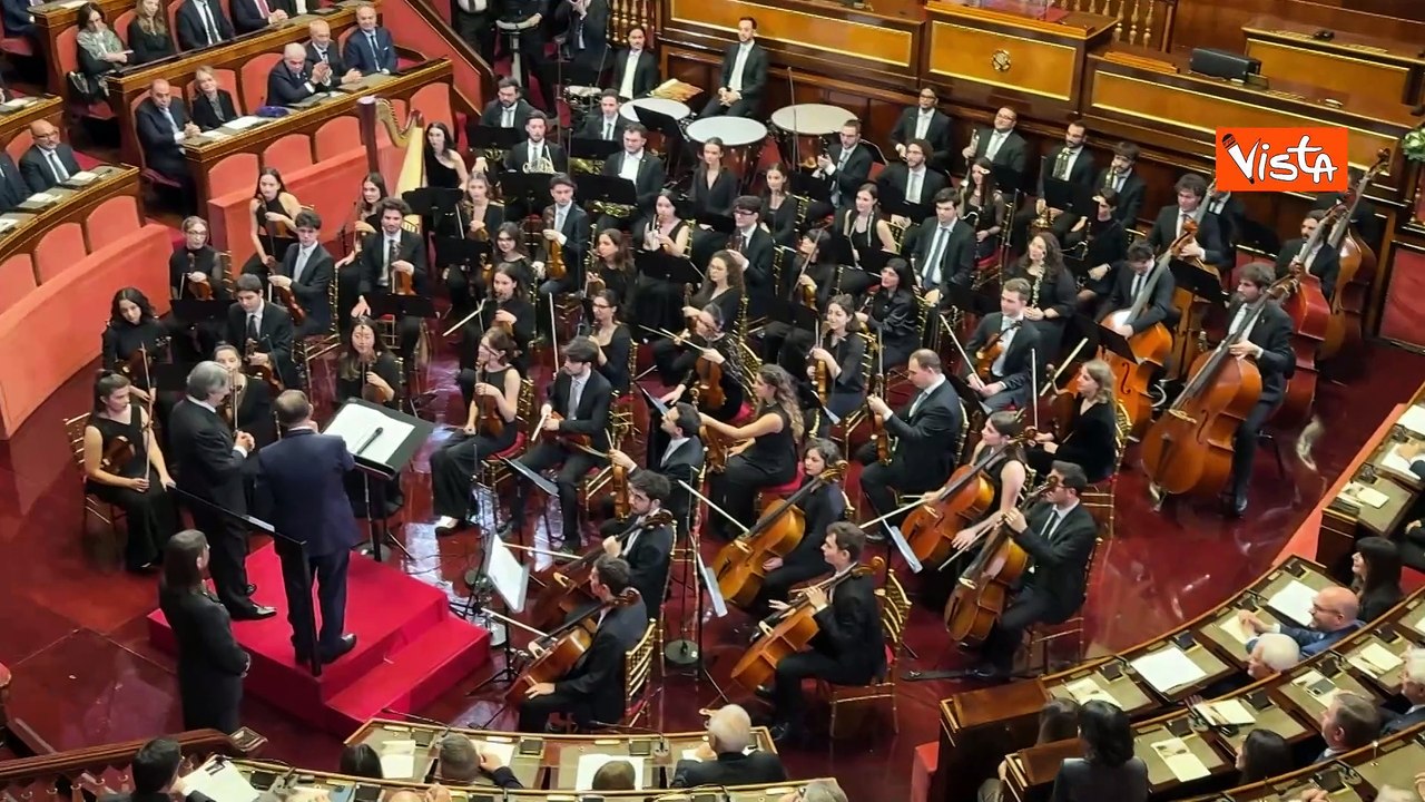 La Russa consegna a Muti la Campanella del Senato a termine del Concerto di Natale in Aula