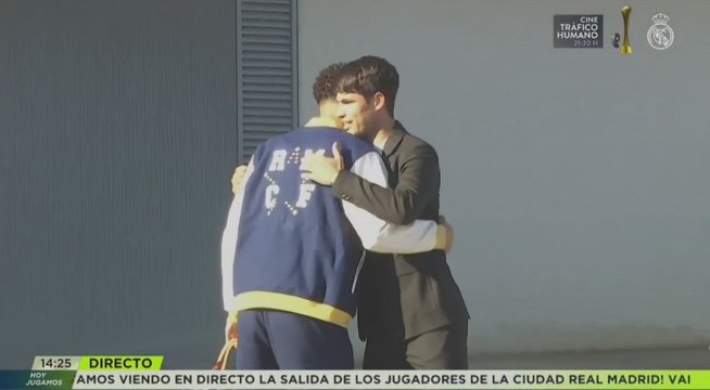 DETALLAZO de ALCARAZ con toda la plantilla del REAL MADRID en VALDEBEBAS