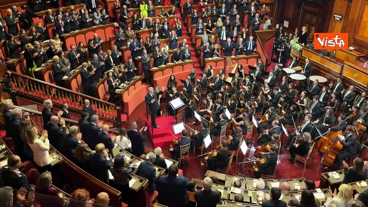Standing ovation e fiori per Muti al termine del concerto di Natale