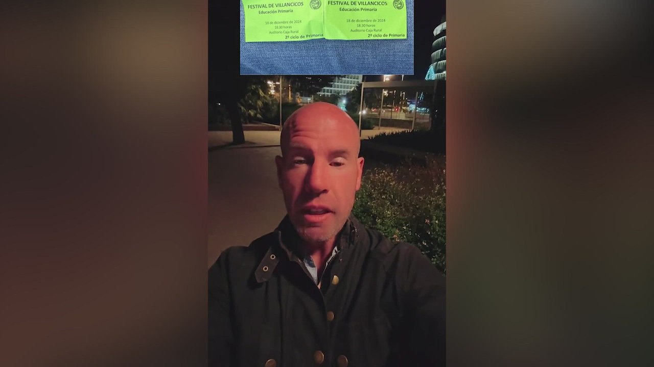 Un padre se queda sin ver a su hijo cantar en el recital de villancicos del colegio y su mensaje toca el corazón: “Es inhumano”