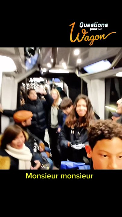 Bataille acharnée dans le métro 😭