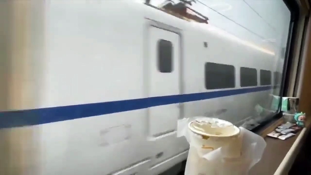 Des trains qui se croisent à pleine vitesse... flippant