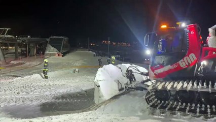 Suv si ribalta sulla pista da sci: il video del recupero