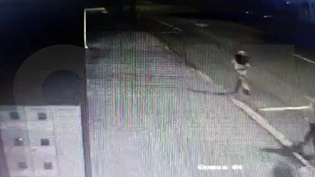 Câmera flagra grupo de 8 indivíduos cometendo vandalismo em comércio no bairro São Cristóvão