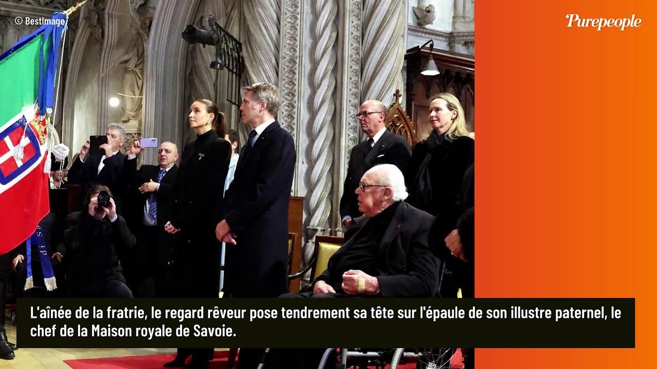 Clotilde Courau et Emmanuel Philibert de Savoie : une carte de voeux très moderne, leurs filles Victoria et Luisa enfin réunies !