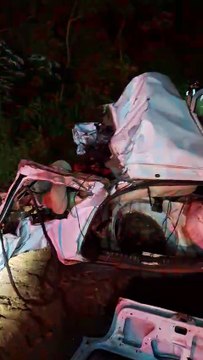 Colisão entre caminhão e carro na PR-082 deixa dois mortos e interdita rodovia