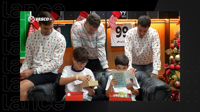 Jogadores do Vasco fazem surpresa a torcedores mirins