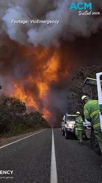 Firefighters continue to battle Grampians bushfires before Xmas