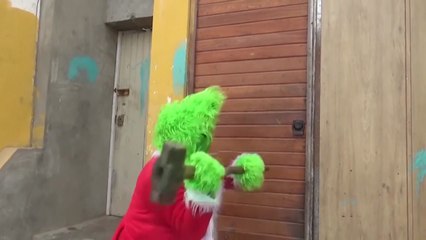 [나우쇼츠] "속았지?"...'그린치' 복장 입고 마약 조직 체포 / YTN