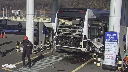 수소 충전하던 시내버스 폭발...3명 부상 / YTN