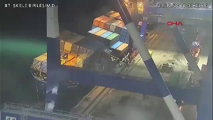 İstanbul- Ambarlı Limanı'nda konteyner gemisinin yan yatma anı kamerada / Ek görüntü ve fotoğraf