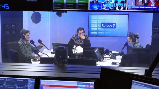 Cyclone Chido à Mayotte : dans les bidonvilles, les habitants continuent de chercher les morts