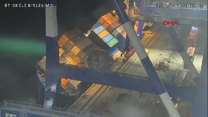 Ambarlı Limanı'nda konteyner gemisinin yan yatma anı kamerada