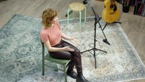 A la rencontre de la chanteuse et compositrice Buridane : De sa passion pour son art à son processus créatif à la lumière