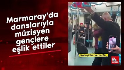 Marmaray'da danslarıyla müzisyen gençlere eşlik ettiler