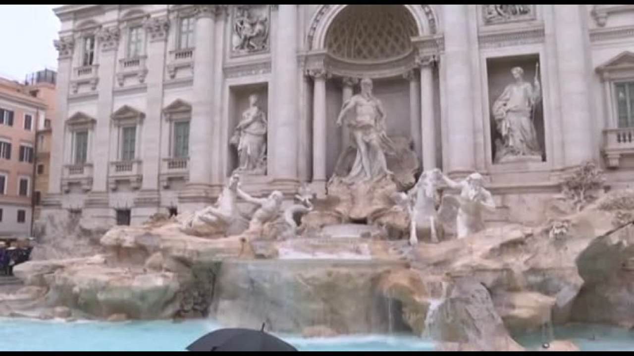 Riaperta a Roma la Fontana di Trevi: resta limite agli ingressi