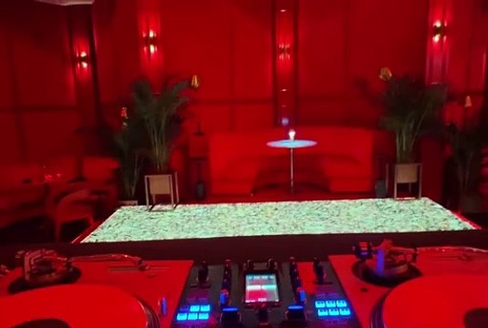 New details have emerged from the incredible surprise birthday party Travis Kelce threw for Taylor Swift