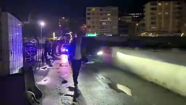 Cübbeli Ahmet Hoca, bakanlığın 'çakarlı araçlara ceza' açıklamasını hiçe sayarak çakarlı araçlarla etkinliğe katıldı