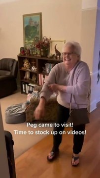Hilarious Reactions to Scary Jump Scares