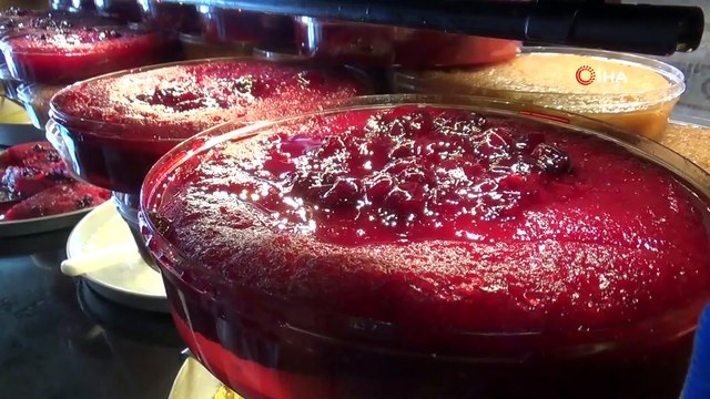 Hem kaymaklı hem de vişneli: Tüm Türkiye'ye tatlı gönderiyorlar