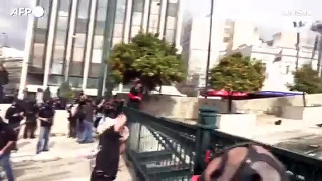 Atene, scontri alla manifestazione per l'anniversario dell'incidente ferroviario di Tebi