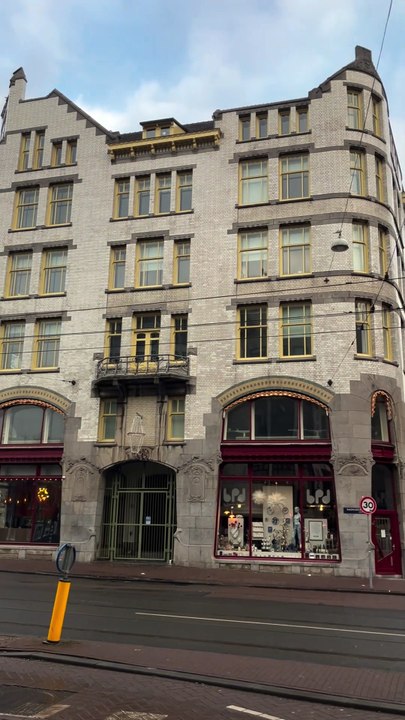 LES CANAUX d’Amsterdam