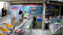 ปัตตานี2_661217 - วงจรปิดจับภาพโจรโรยตัวลงจากฝ้าหลังคาบ้านขโมยมือถือไปกว่า 10 เครื่อง