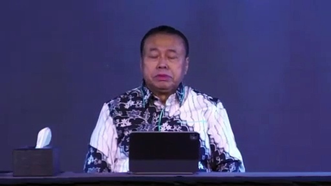 BERAGAMA TETAPI TIDAK BERTUHAN.