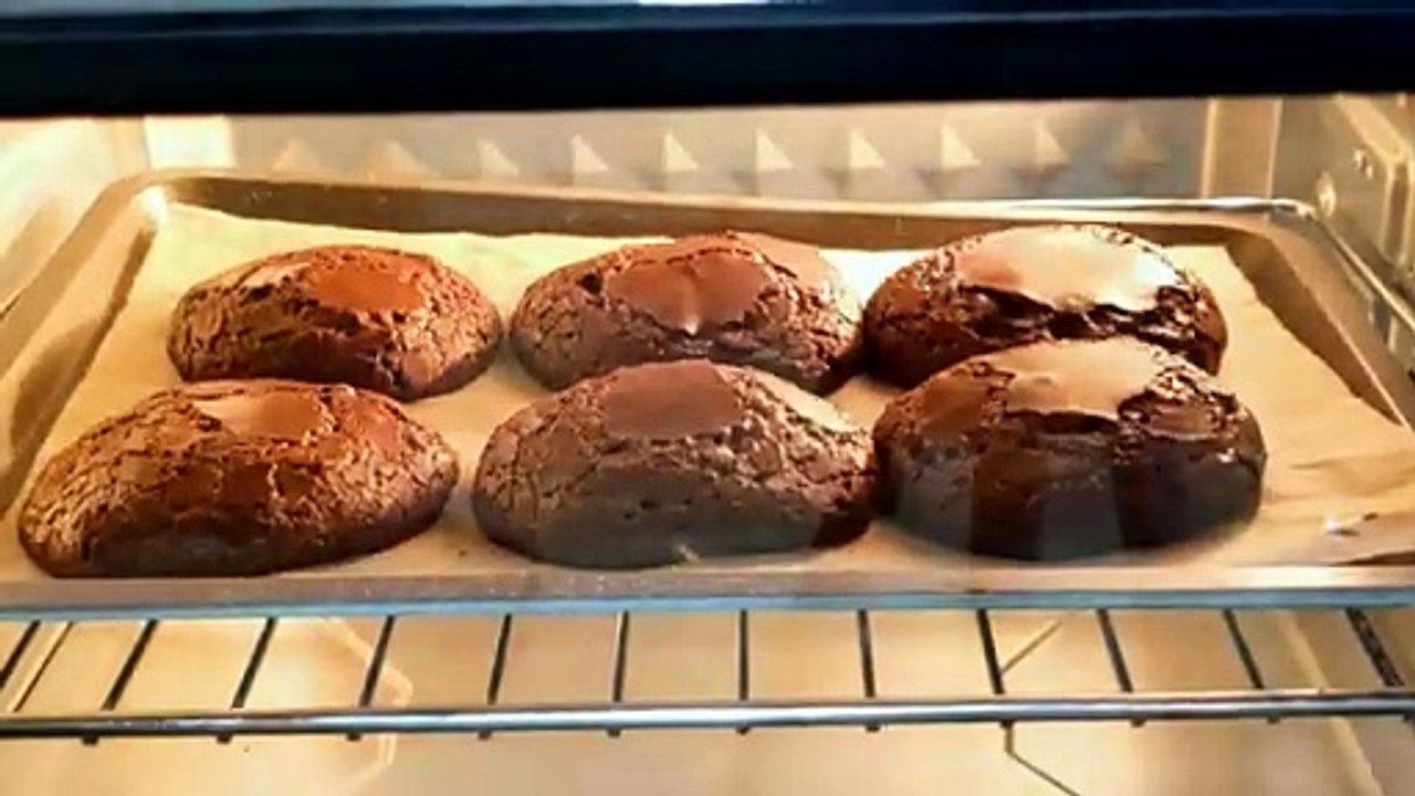 3 Ingredient Flourless chocolate cookies Recipe - No flour, Butter and baking powder