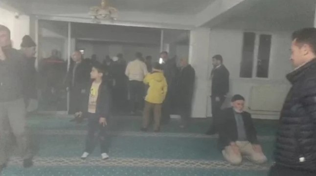 Yangın çıktı, teravih namazı yarıda kaldı
