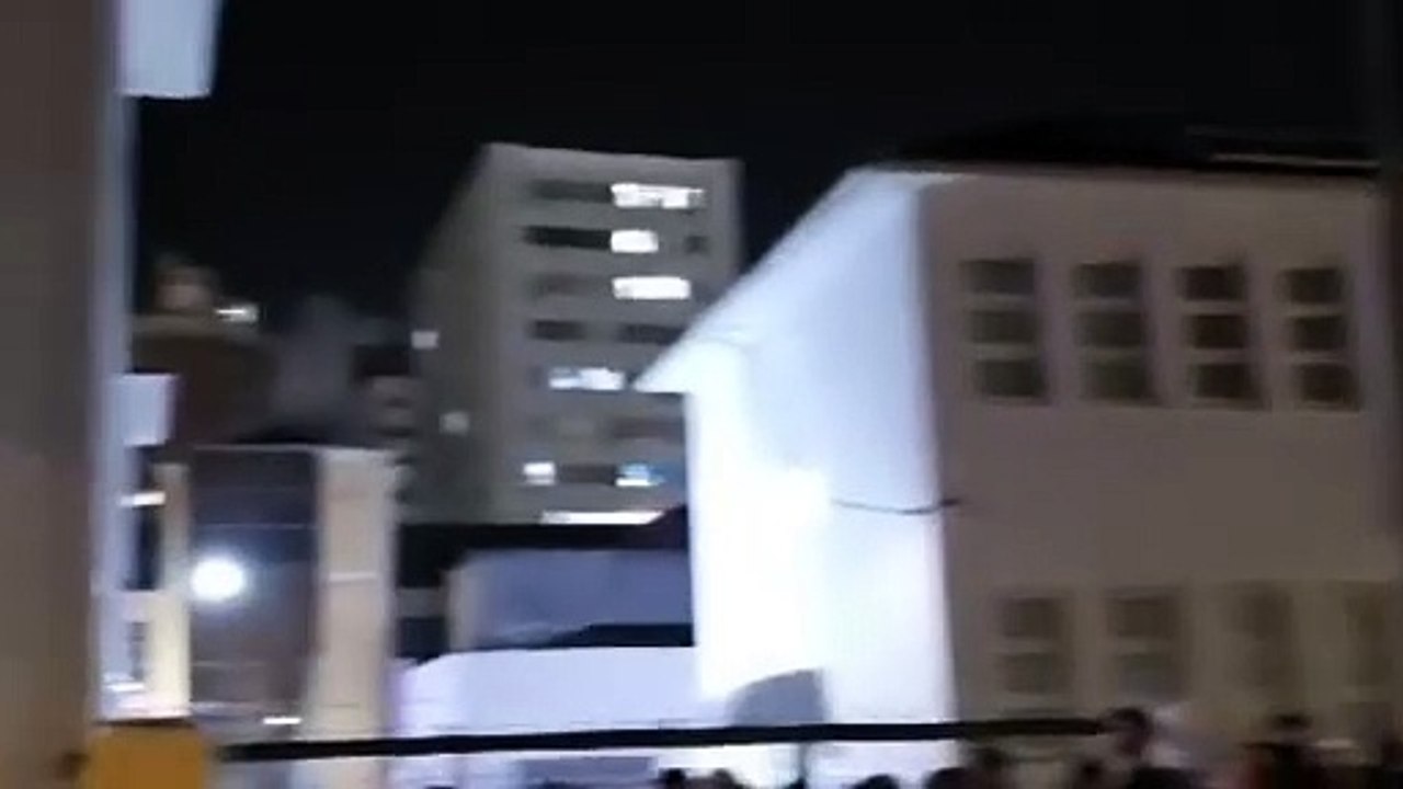 VÍDEO: Carnaval e Oscar se misturam com transmissão da premiação em meio a bloco em Florianópolis