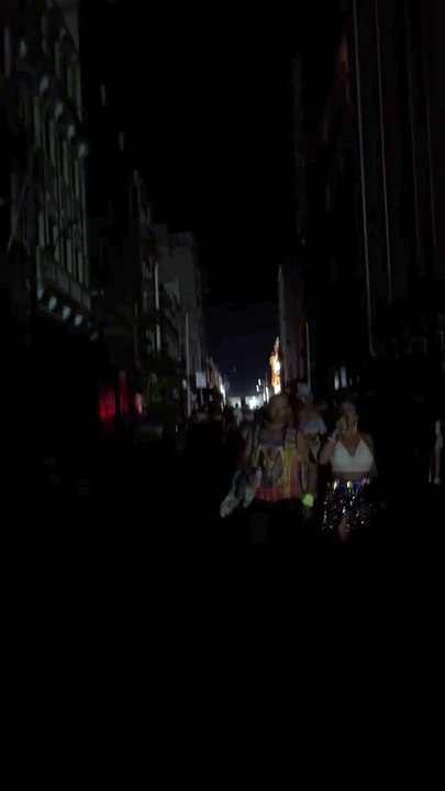 Rua Chile tem queda de energia e está às escuras em pleno Carnaval