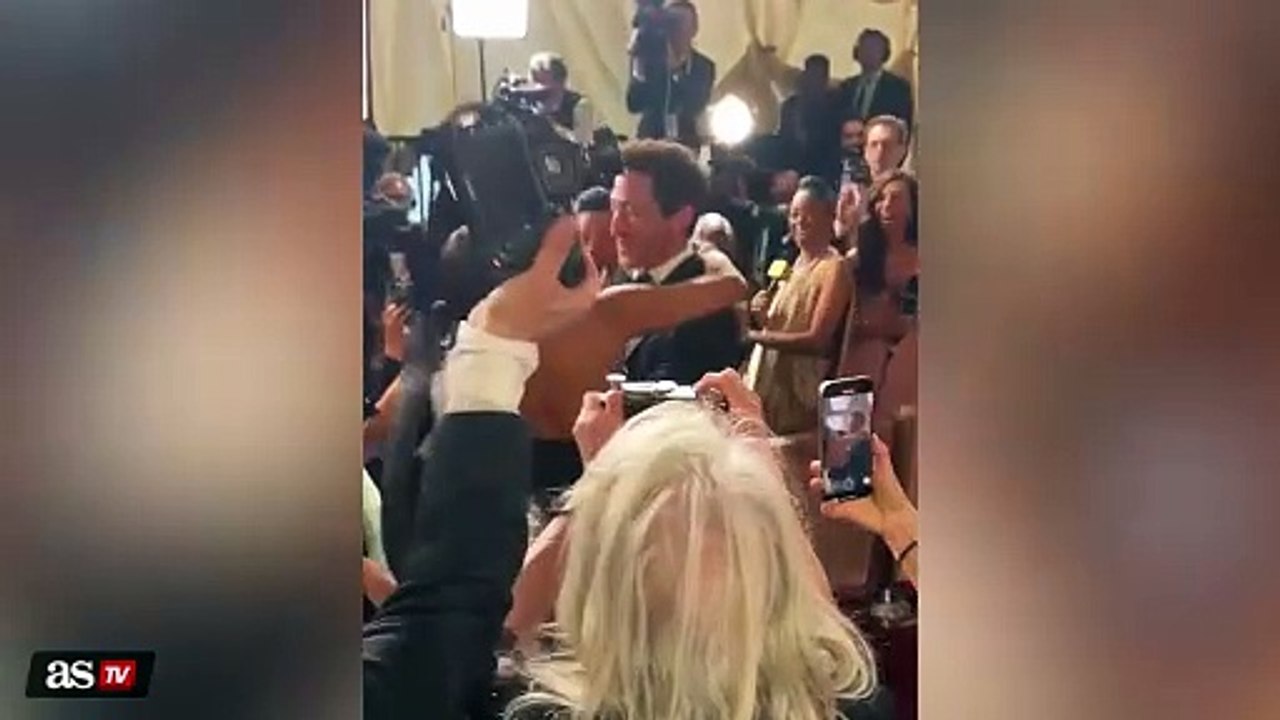 Halle Berry and Adrien Brody recreate their iconic Oscars kiss on the red carpet