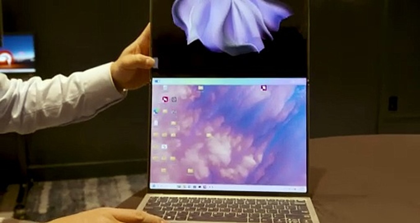 Lenovo s ThinkBook Flip AI Concept PC Folds Out to One Super-Tall Screen