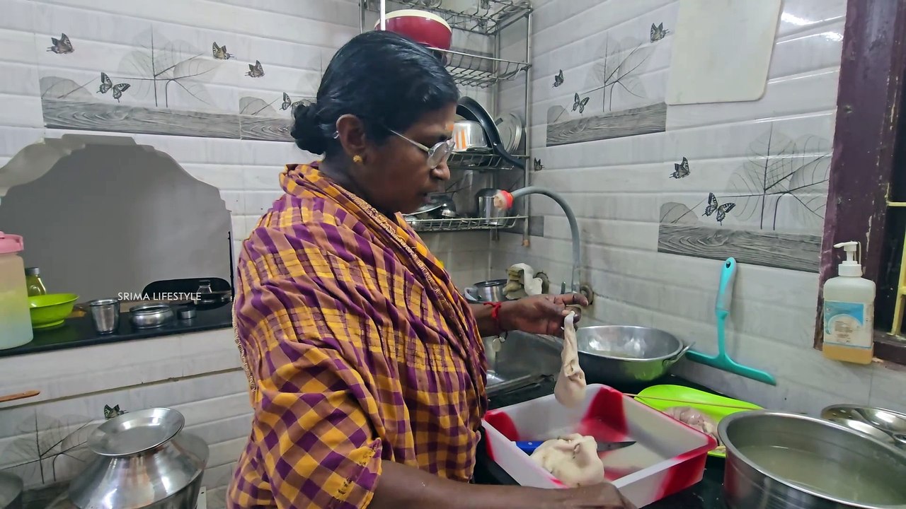 ஆட்டு குடல் எப்படி சுத்தம் செய்யனும்😃 | வெண்ணீர் வச்சு கழுவுனா செமையா சுத்தம் ஆகிடும்💥 | Goat Boti