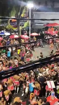 VÍDEO: Homens são flagrados fazendo 'CV' com as mãos durante Carnaval no Campo Grande