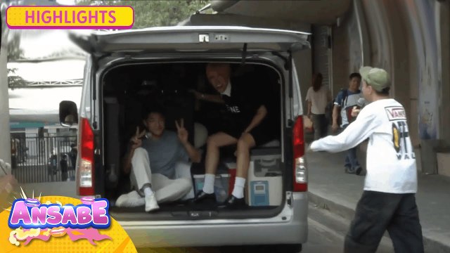 Team Vice at Vhong, sumakay ng van para tumakas ng studio! | It's Showtime Ansabe