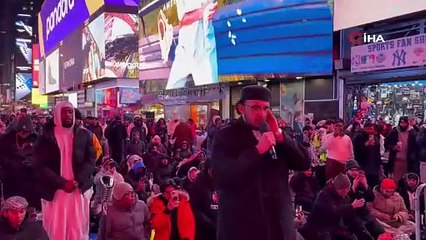 New York Times Meydanı’nda teravih namazı: Ramazan coşkusu ve Filistin’e destek