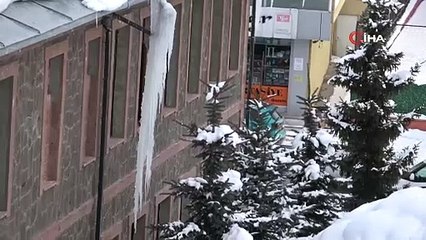 Kilitler bile dondu! İlçe eksi 24,8’i gördü!