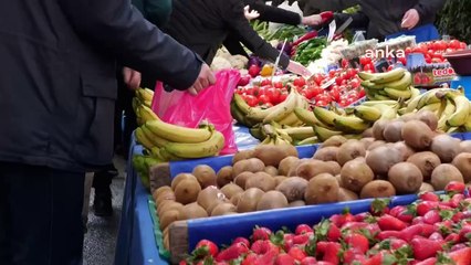 Semt pazarında pahalılığa isyan: Bu kadar aşağılamasınlar emeklileri, vatandaşla dalga geçmesinler