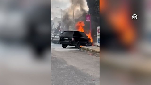 Ataşehir'de park halindeki cipte çıkan yangın söndürüldü