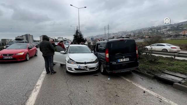 Samsun'da meydana gelen zincirleme trafik kazasında 11 araç hasar gördü
