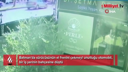 El freni çekilmeyen otomobil bahçeye düştü