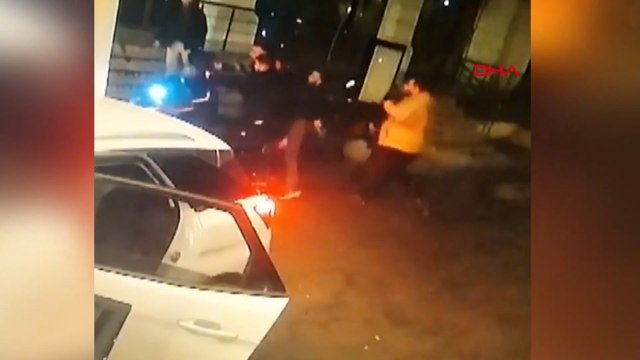 Özür diledi, yine de darbedildi: Motokuryeye şiddet kamerada