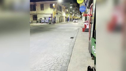 Sahura kaldırmak için 'yüksek sesli müzik' açıp dolaştı