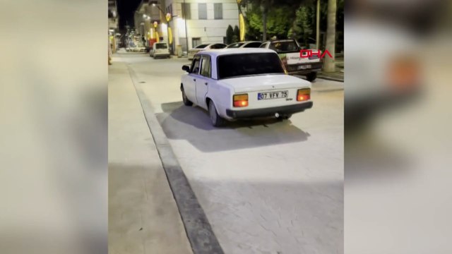 Sahura uyandırmak için aracıyla yüksek sesli müzik açıp dolaştı