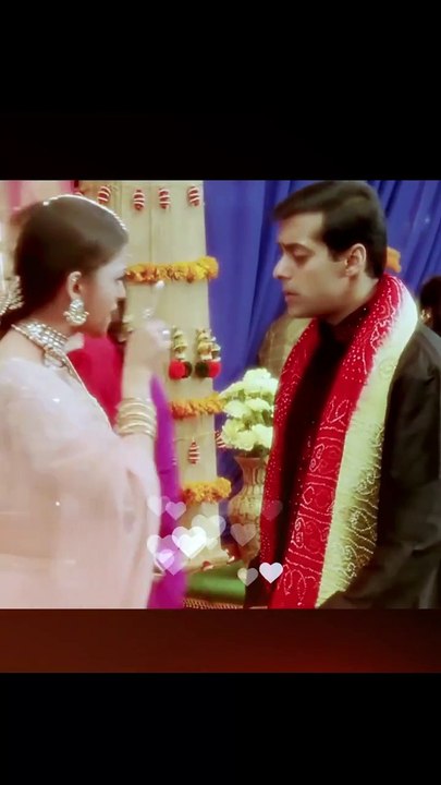 Gore Gore Song - Hum Tum - Saif ...